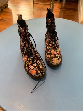Women's Black Floral Lace-Up Combat Boots